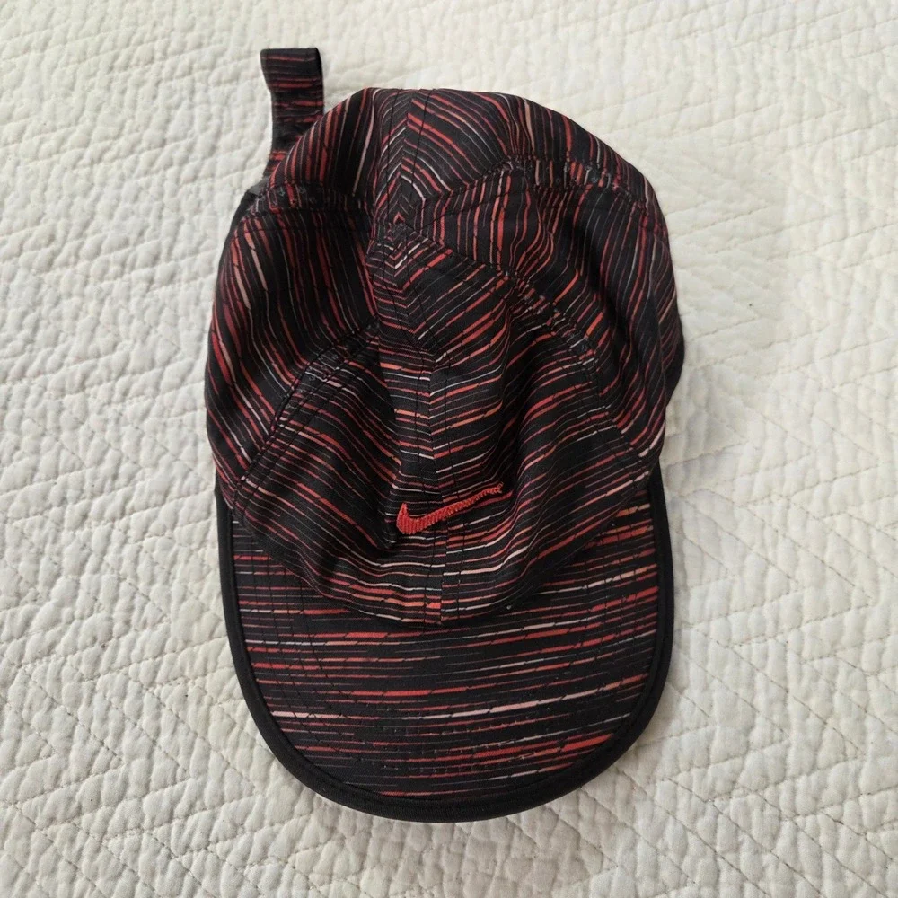 Nike Featherlight Dri-Fit Infant Hat Black Red Striped Adjustable Cap‎ 2628-N22